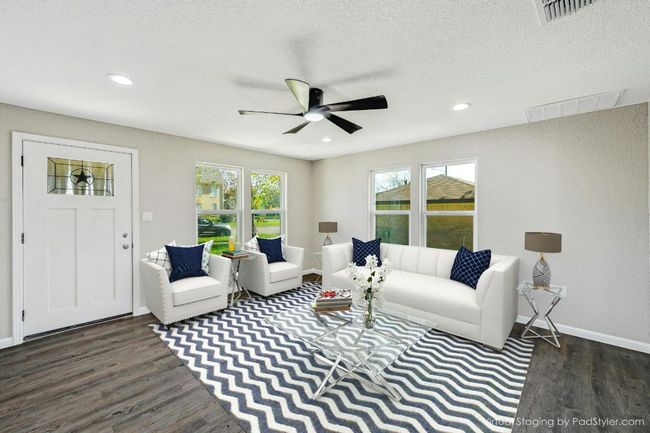 212 S Walnut Ave, House other with 3 bedrooms, 2 bathrooms and 2 parking in Luling TX | Image 5