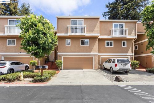 37946 Bright Cmn, Fremont, CA, 94536-5204 | Card Image