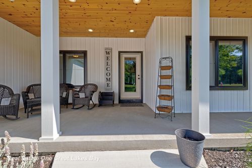 12146 Lakefield Rd, Saint Charles, MI, 48655-9516 | Card Image