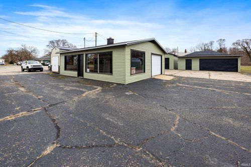 213 Lincolnway W, Osceola, IN, 46561-2633 | Card Image