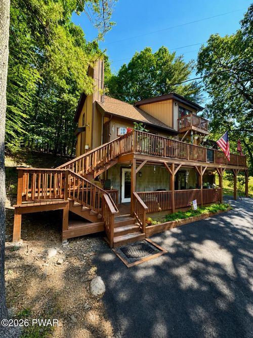 133 Manchester Dr, Bushkill, PA, 18324-8050 | Card Image
