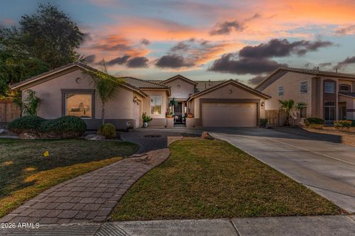 6827 W El Cortez Pl, Peoria, AZ, 85383-7098 | Card Image