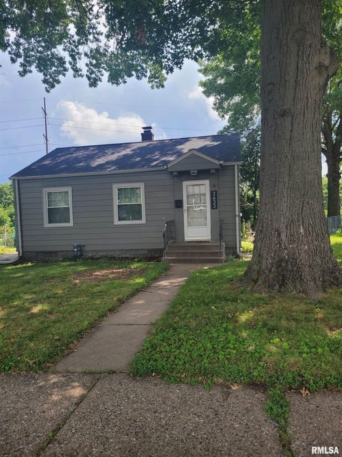 2633 Esplanade Ave, Davenport, IA, 52803-1946 | Card Image