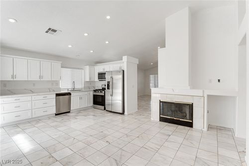 52 Tanglewood Dr, Henderson, NV, 89012-2121 | Card Image