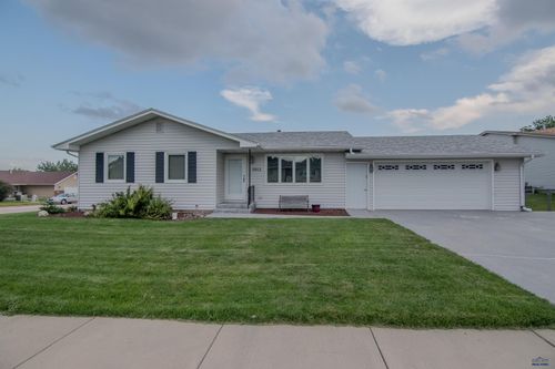 3912 Maple Ave, Rapid City, SD, 57701-7665 | Card Image