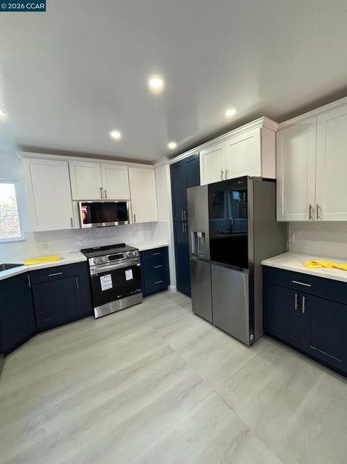 4554 Lakeshore Dr, Santa Clara, CA, 95054-1335 | Card Image