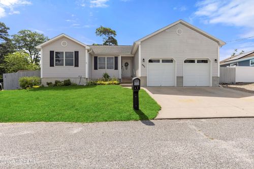 645 Beach Ave, Beachwood, NJ, 08722-2501 | Card Image