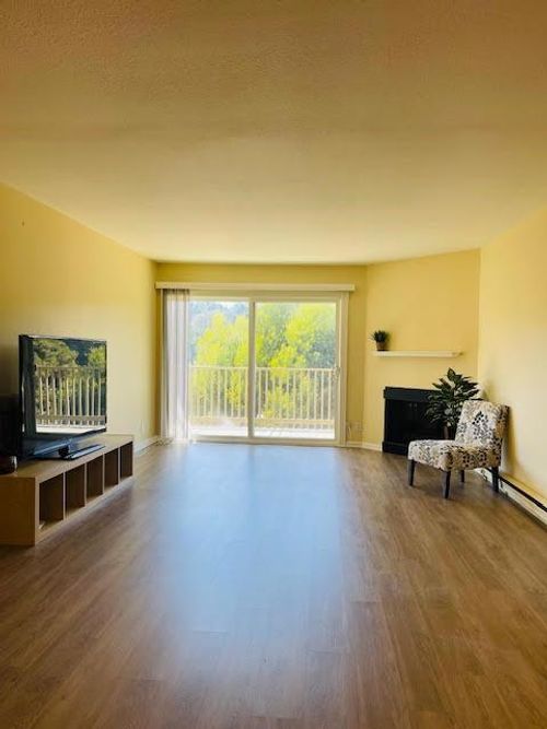 329-397 Imperial Way, Daly City, CA, 94015-2503 | Card Image