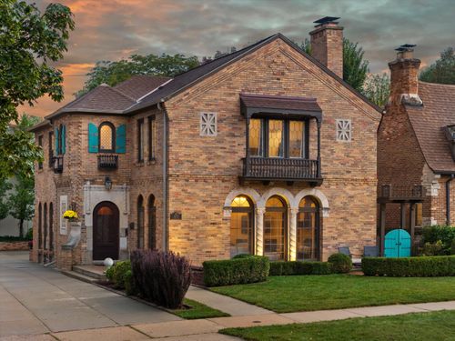 5073 N Lake Dr, Whitefish Bay, WI, 53217-5749 | Card Image