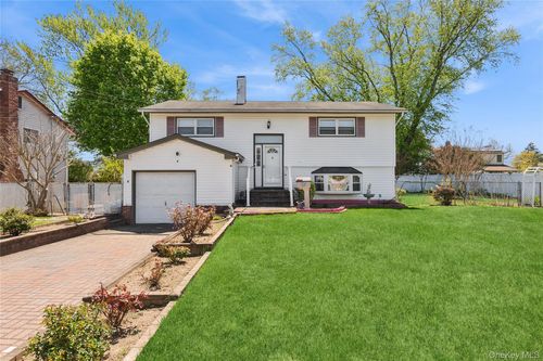 6 Clarke St, Brentwood, NY, 11717-2002 | Card Image