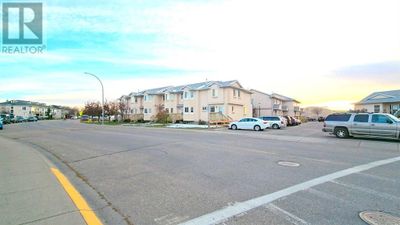 204 Strathaven Dr, Townhouse with 3 bedrooms, 2 bathrooms and 1 parking in Strathmore AB | Image 1