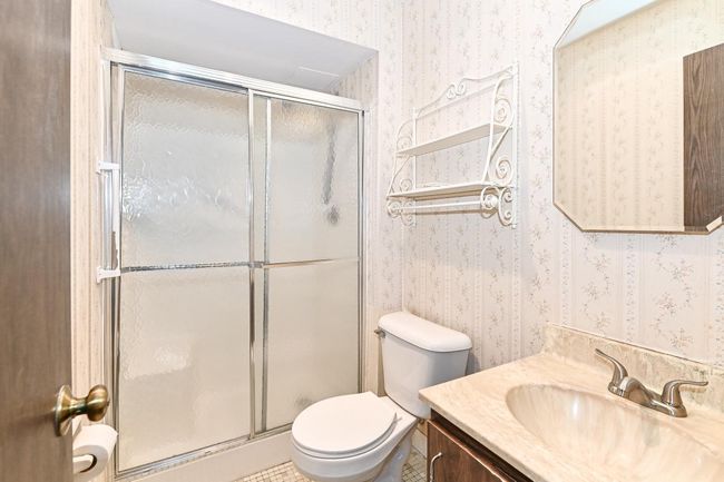110 - 5200 S Tuckaway Boulevard, Condo with 2 bedrooms, 2 bathrooms and null parking in Greenfield WI | Image 17