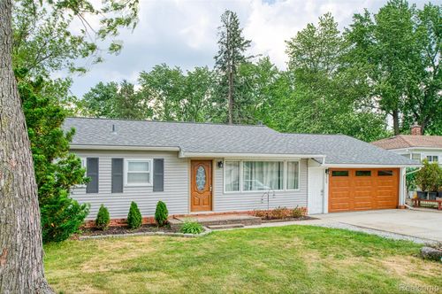 3260 Van Campen Dr, Waterford Twp, MI, 48329-4171 | Card Image