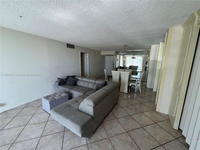 1034 - 6039 Collins Ave, Condo with 2 bedrooms, 2 bathrooms and null parking in Miami Beach FL | Image 5