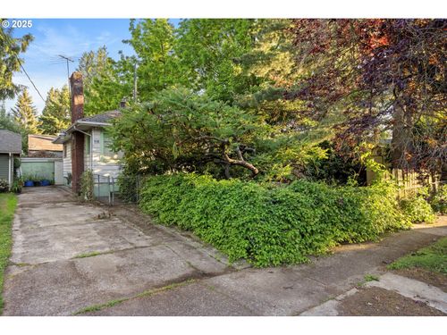 118 Ne Russet St, Portland, OR, 97211-2240 | Card Image