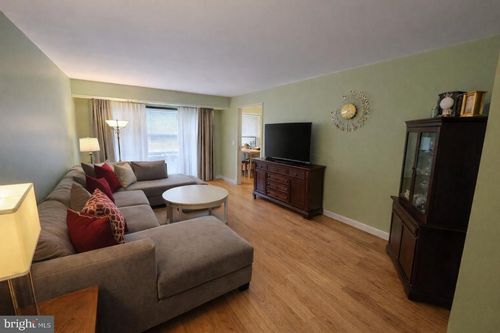 2b-2010 Colts Neck Rd, RESTON, VA, 20191-2010 | Card Image