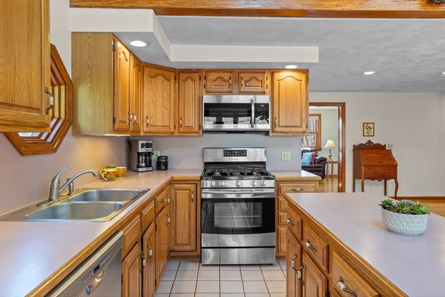 17 Baben Rd, House other with 4 bedrooms, 2 bathrooms and 4 parking in Hudson MA | Image 7