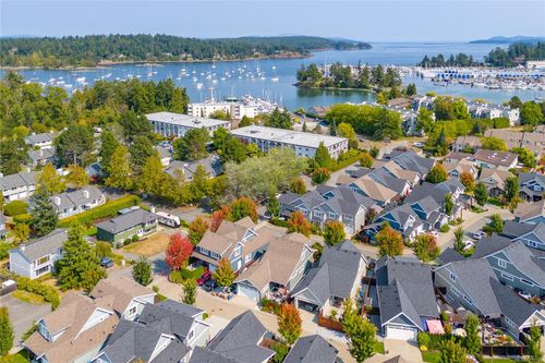 2019 Seawind Way, Sidney, BC, V8L0C4 | Card Image