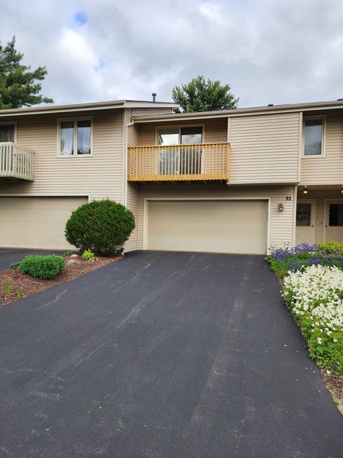 unit-32-4657 High Point Dr, Rockford, IL, 61114-4842 | Card Image