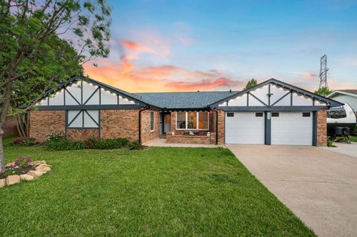 333 Mountainview Dr, Hurst, TX, 76054-3018 | Card Image