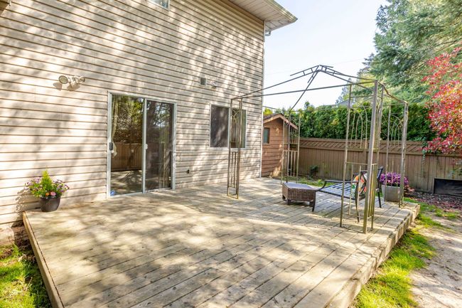 1015 163 St, House other with 3 bedrooms, 3 bathrooms and 6 parking in Surrey BC | Image 30