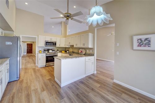 7004 Golf Pointe Cir, Tamarac, FL, 33321-2727 | Card Image