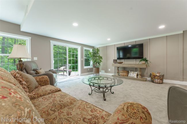 Wonderful Entertaining space with walkout | Image 23