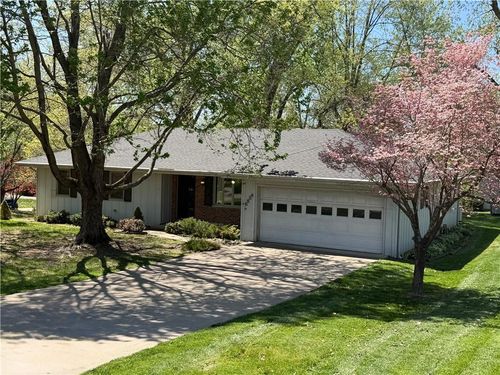 5524 S 39th Ter, Saint Joseph, MO, 64503-2232 | Card Image