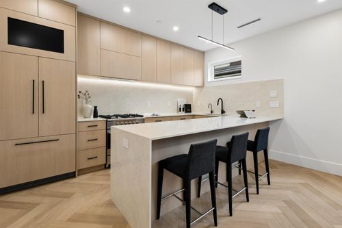 2-3639 E 46th Avenue, Vancouver, BC, V5S1B7 | Card Image