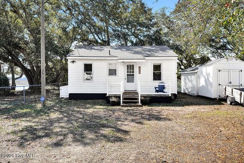421 Lockwood Folly Rd Se, Bolivia, NC, 28422-7829 | Card Image