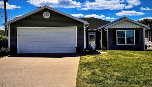 703 Oak Tree Ln, Belpre, OH, 45714-8306 | Card Image