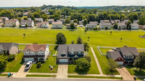 213 Vintage Cir, Hendersonville, TN, 37075-4090 | Card Image