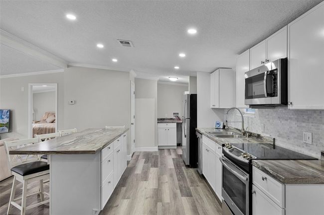 43041 Jewell Dr, House other with 3 bedrooms, 2 bathrooms and null parking in DELAND FL | Image 5