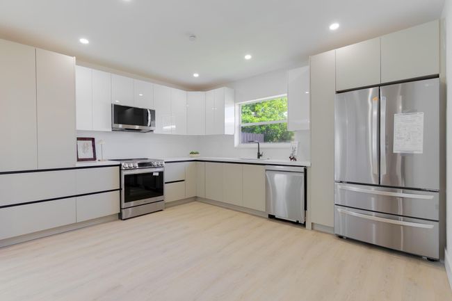739 Se 11 Th Ave, House other with 3 bedrooms, 2 bathrooms and null parking in Deerfield Beach FL | Image 8
