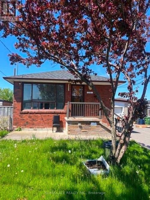 bsmt-26 Granger Avenue, Toronto (Kennedy Park), ON, M1K3L2 | Card Image