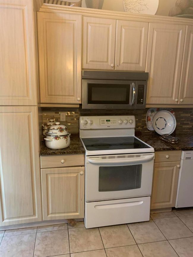 1255 Oakwater Dr, House other with 4 bedrooms, 3 bathrooms and null parking in Royal Palm Beach FL | Image 8