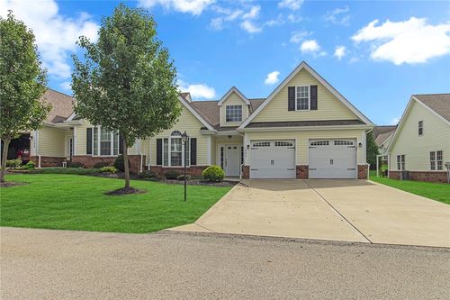 121 Spring Blossom Cir, Beaver Falls, PA, 15010-1122 | Card Image