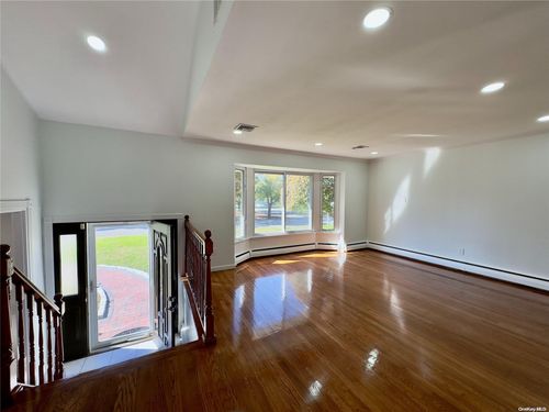 1 Waner St, Commack, NY, 11725-2108 | Card Image