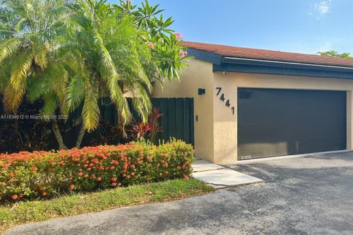 7441 Bay Hill Dr, Hialeah, FL, 33015-2255 | Card Image