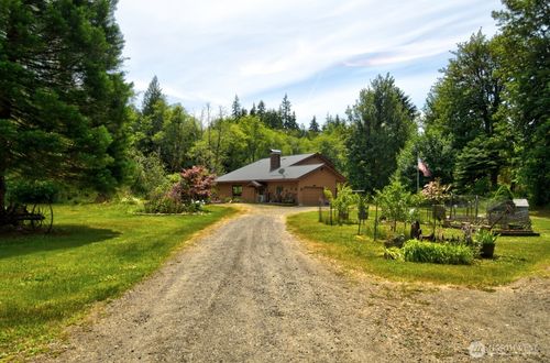 13273 W Cloquallum Rd, Elma, WA, 98541-9679 | Card Image
