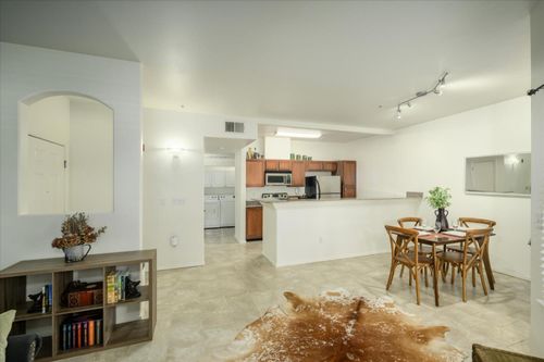 613-4200 E Commerce Way, Sacramento, CA, 95834-9645 | Card Image