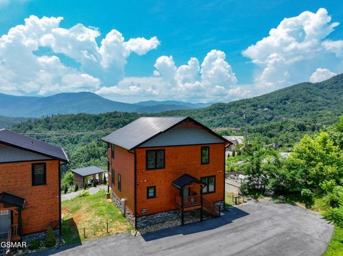 960 Cottage Gardens Way, Gatlinburg, TN, 37738-4311 | Card Image