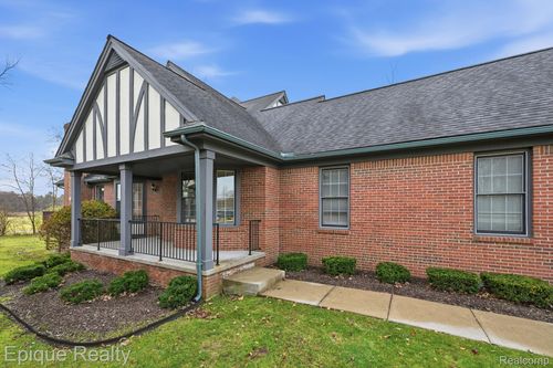 115 Sandhills Ln, Lake Orion, MI, 48362-2058 | Card Image