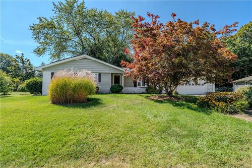 28 Cadoret Dr, Cumberland, RI, 02864-3402 | Card Image