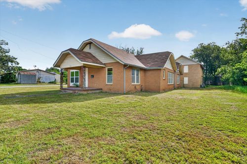 320 N 2nd St, Jacksboro, TX, 76458-1610 | Card Image
