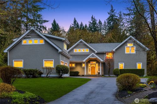 8421 Ne Grizdale Ln, Bainbridge Island, WA, 98110-4618 | Card Image