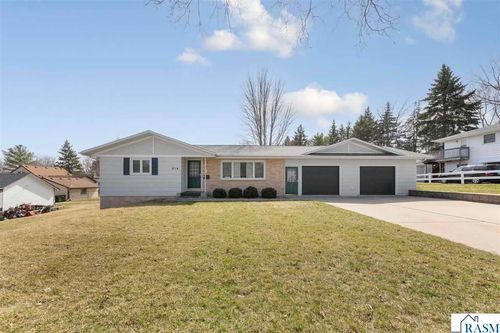 814 Skaro St, Saint Peter, MN, 56082-1274 | Card Image