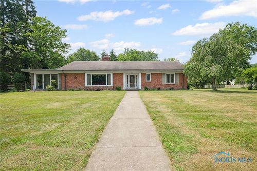 107 Park Dr, Rossford, OH, 43460-1046 | Card Image