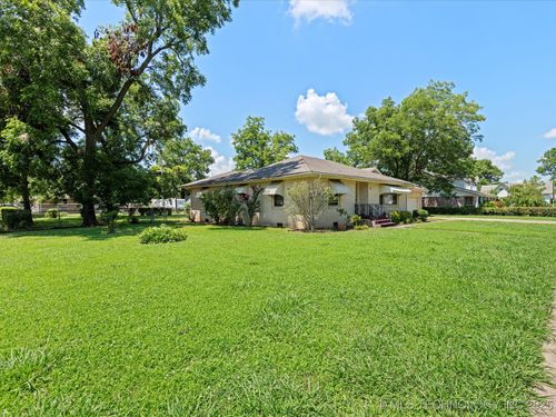 320 E 7th St, Pawhuska, OK, 74056-4218 | Card Image