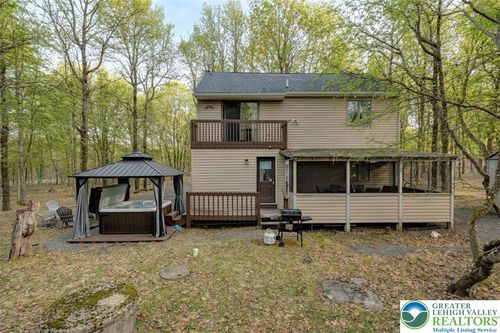 8 Wahoo Ct, ALBRIGHTSVILLE, PA, 18210-3936 | Card Image